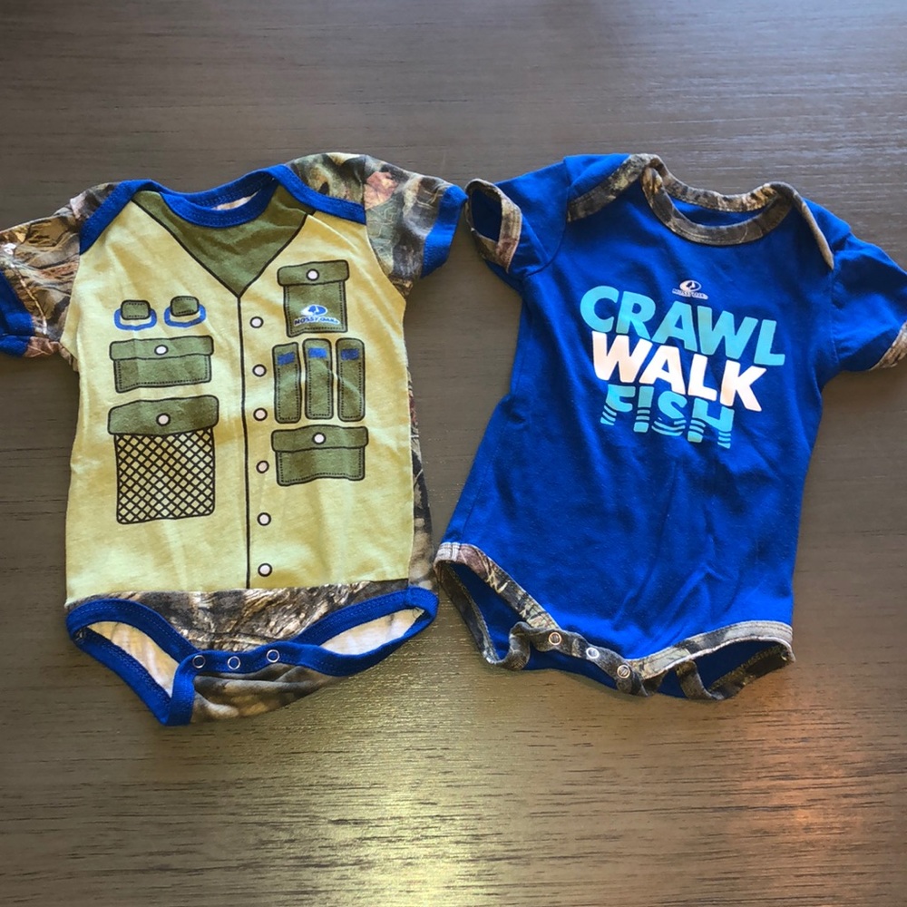 EUC Mossy Oak set of 2 onesies. 12M